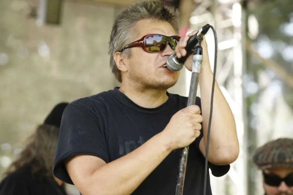 Kto śpiewa chłopaki nie płaczą? Odkryj oryginalnego wykonawcę i wersje