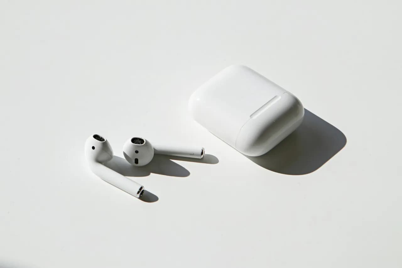 Słuchawki jak AirPods – tanie alternatywy z lepszymi funkcjami