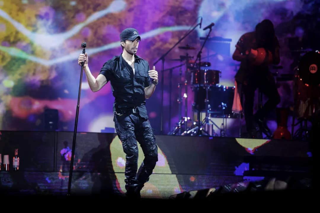 Ile trwa koncert Enrique Iglesiasa? Zaskakujące fakty o czasie trwania